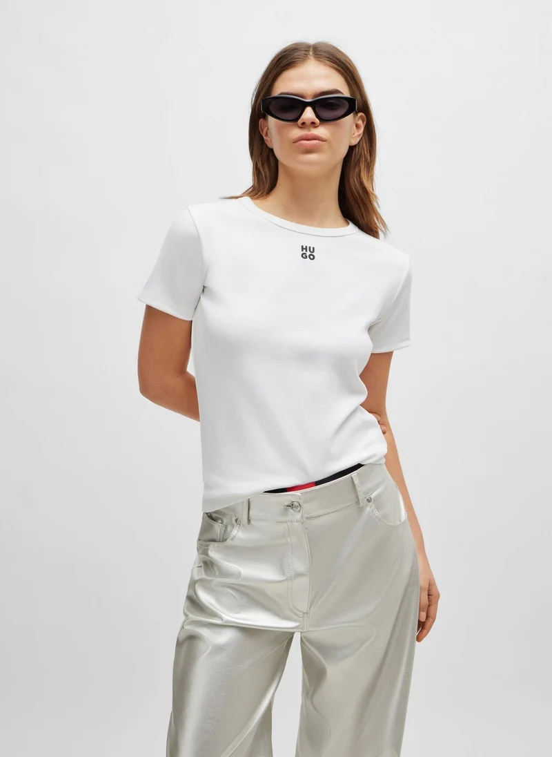 هوجو تيشيرت قطن بمزيج مع شعار مكدس مطرز